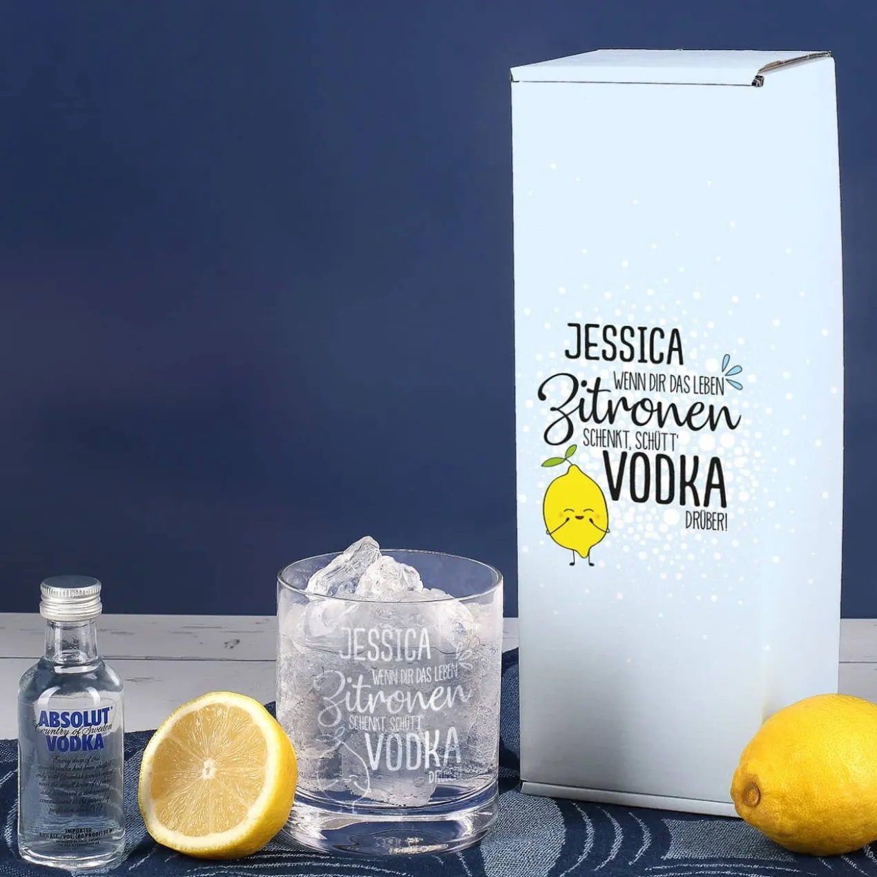 Vodka Lemon Geschenk-Set mit graviertem Glas und 1 kleine Flasche Absolut Vodka