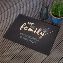 We are family - bedruckte Fußmatte mit 2 Zeilen Wunschtext