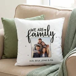 We are family - Fotokissen mit Ihrem Wunschtext