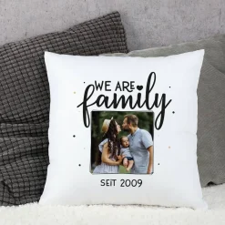 We are family - Fotokissen mit Ihrem Wunschtext