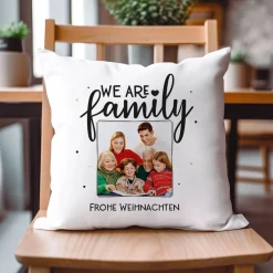 We are family - Fotokissen mit Ihrem Wunschtext
