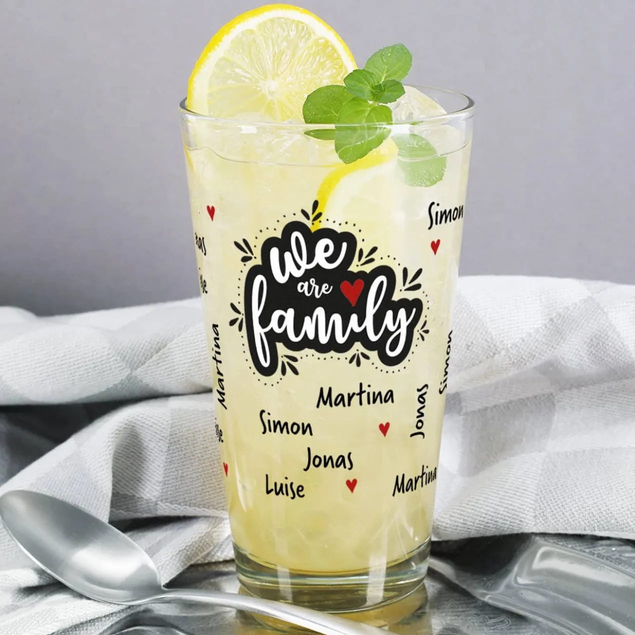 We are family - Trinkglas mit vier Namen