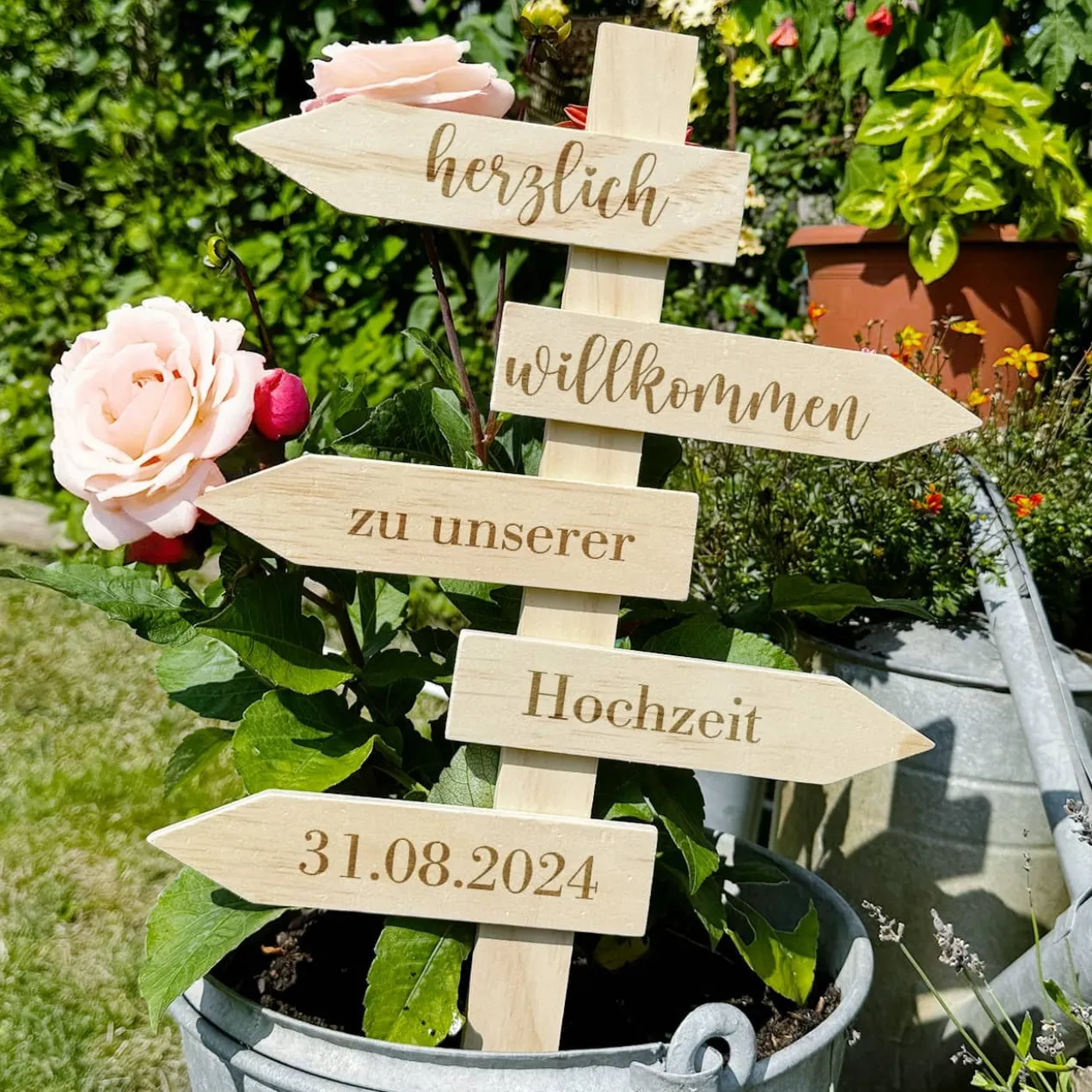 Wegweiser - Herzlich Willkommen - mit Wunschgravur zur Hochzeit oder zum Einzug