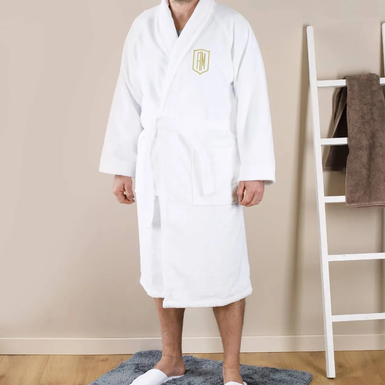 Weicher Bademantel mit Initialen bestickt in Silber oder Gold, Unisex Gr. S-XXL