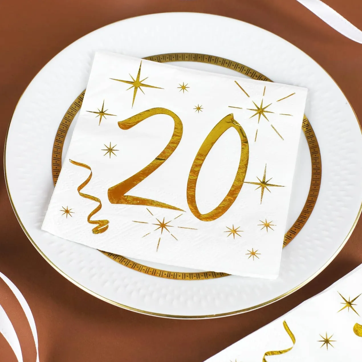 Weiße Servietten zum 20. Geburtstag in Gold-Metallic
