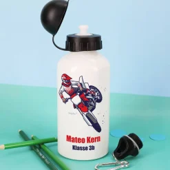 Weiße Trinkflasche aus Metall mit Motorrad-Motiv, Name und Text