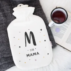 Weiße Wärmflasche mit Name und Initiale bedruckt