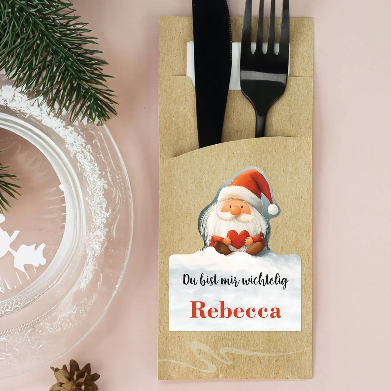 Weihnachtliche Bestecktüte mit persönlichem Wichtel-Etikett