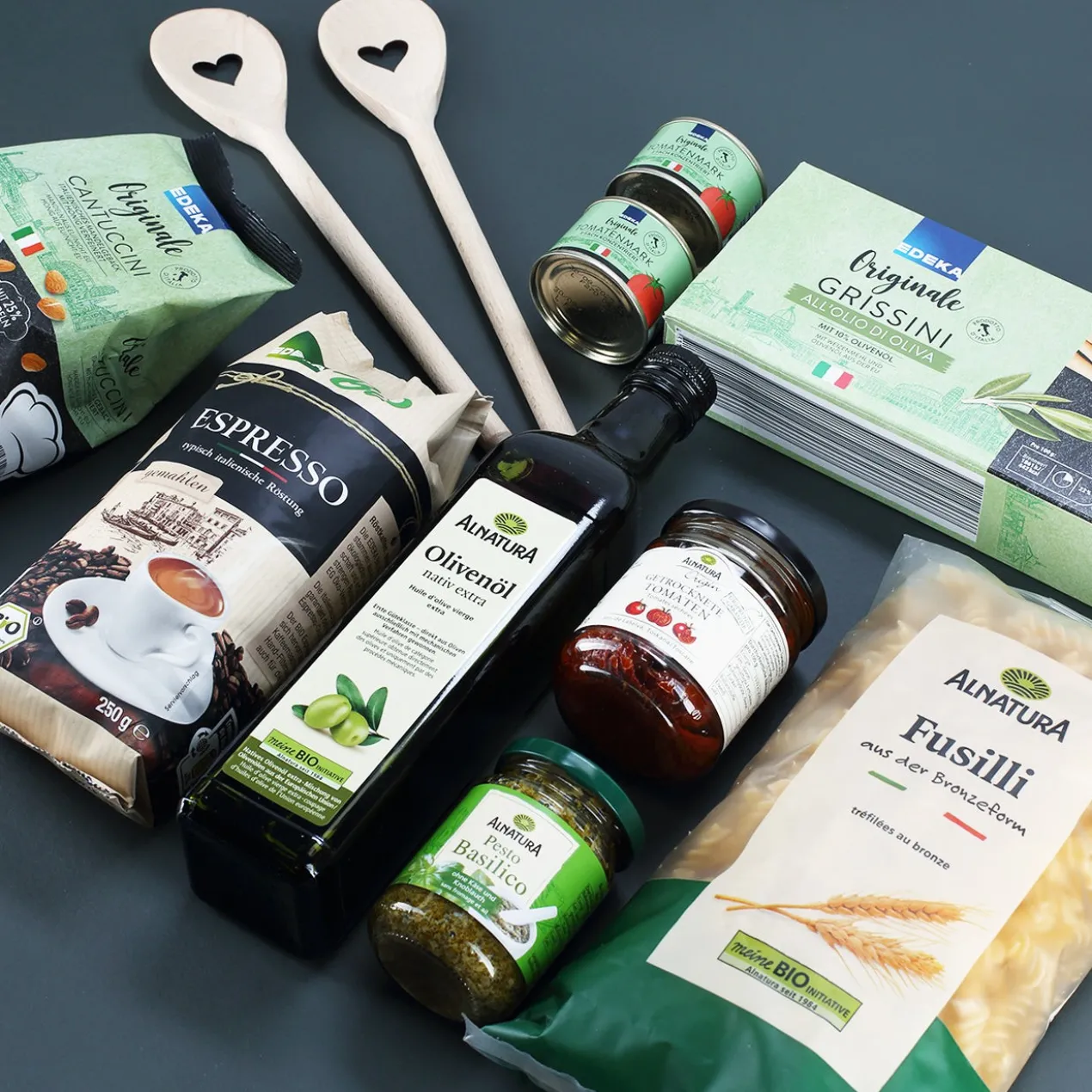 Weihnachtlicher Geschenkkorb mit Namensaufdruck und wahlweise Füllung