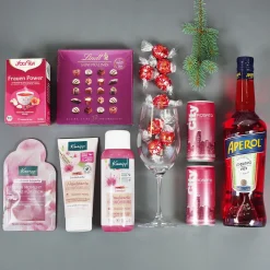 Weihnachtlicher Geschenkkorb mit Namensaufdruck und wahlweise Füllung