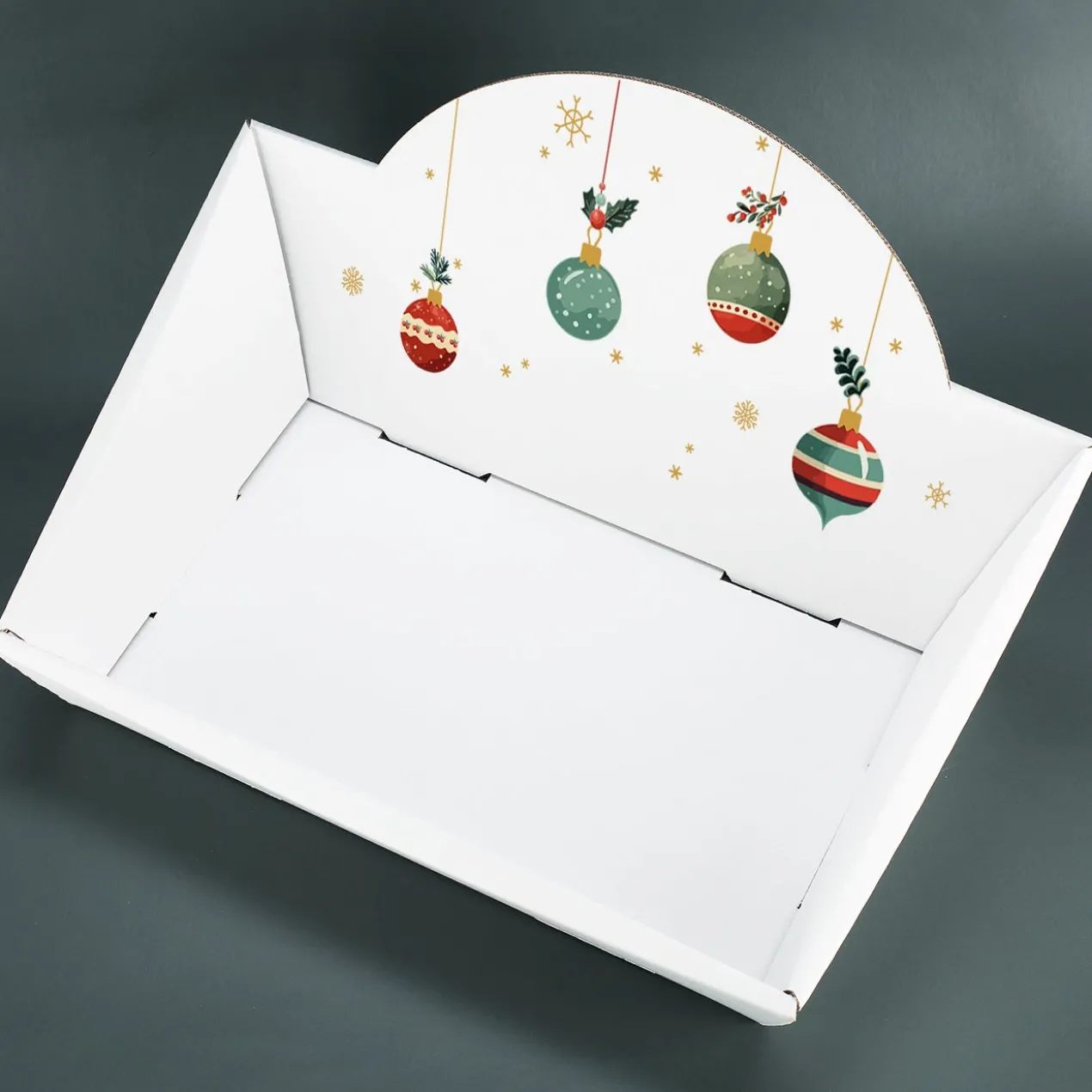 Weihnachtlicher Geschenkkorb mit Namensaufdruck und wahlweise Füllung