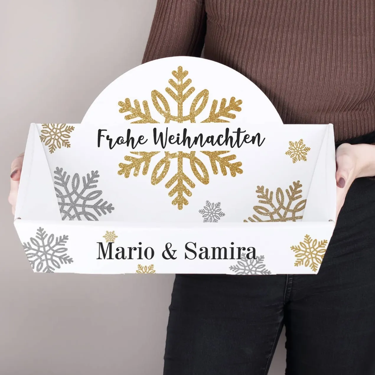 Weihnachtlicher Geschenkkorb aus Karton