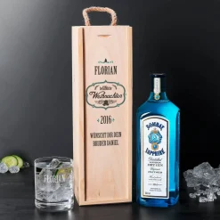 Weihnachtliches Gin Geschenkset mit personalisierter Holzbox und Glas