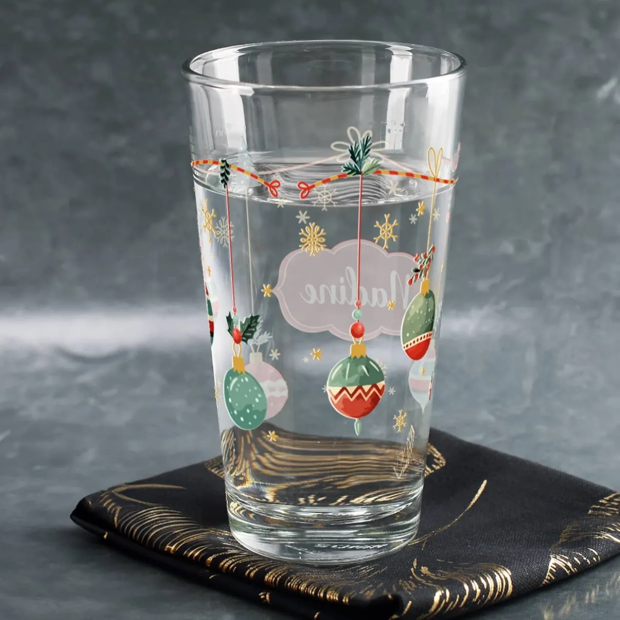 Weihnachtliches Trinkglas mit Name