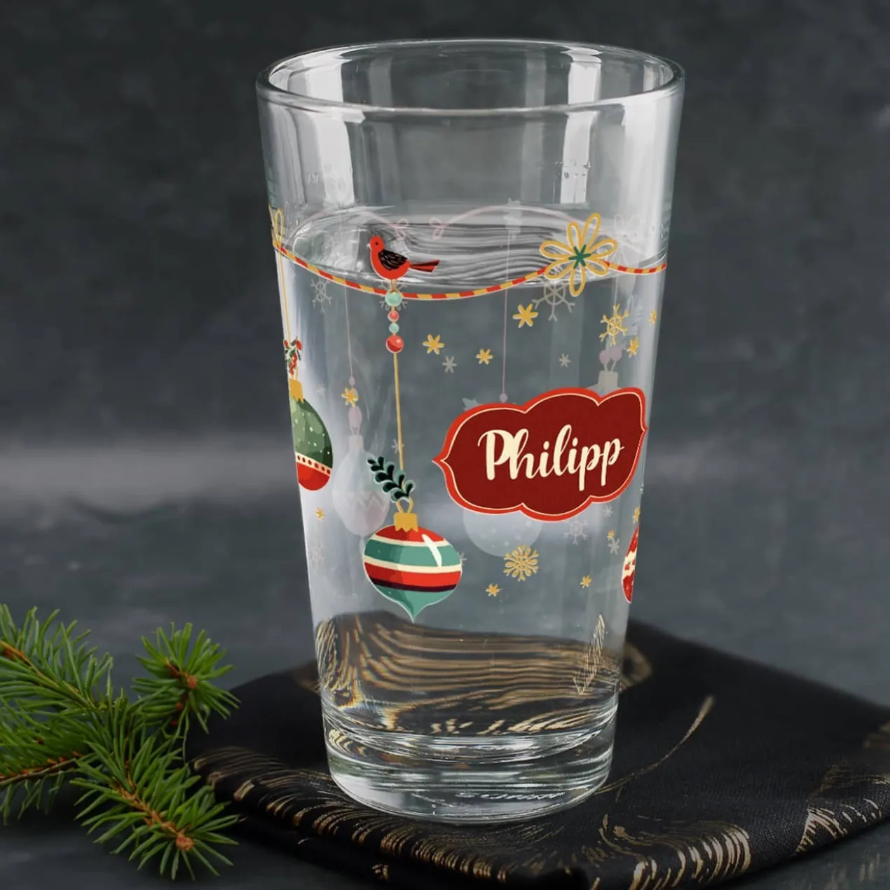 Weihnachtliches Trinkglas mit Name