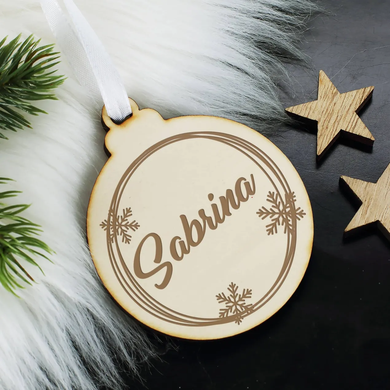 Weihnachtsbaumkugel aus Holz mit Name graviert in 5 Motiven