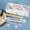 Weihnachtsgeschenk für Heimwerker mit Box, Hammer, Zollstock und Bleistift