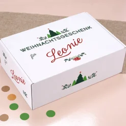 Weihnachtsgeschenk - Verpackung mit Name und Ornament