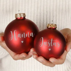 Weihnachtskugel mit Ihrem Wunschnamen und kleinem Herzchen graviert