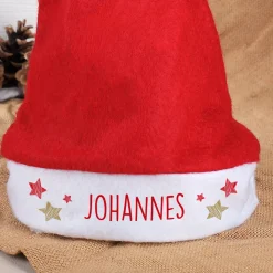 Weihnachtsmütze mit Namensaufdruck und Sternchen