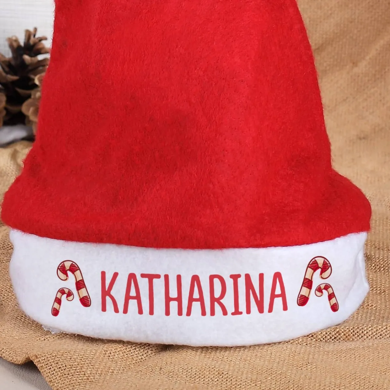 Weihnachtsmütze mit Zuckerstangen und Ihrem Namen bedruckt