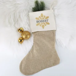 Weihnachtssocke mit goldenem Schneeflockenmotiv und Name bedruckt