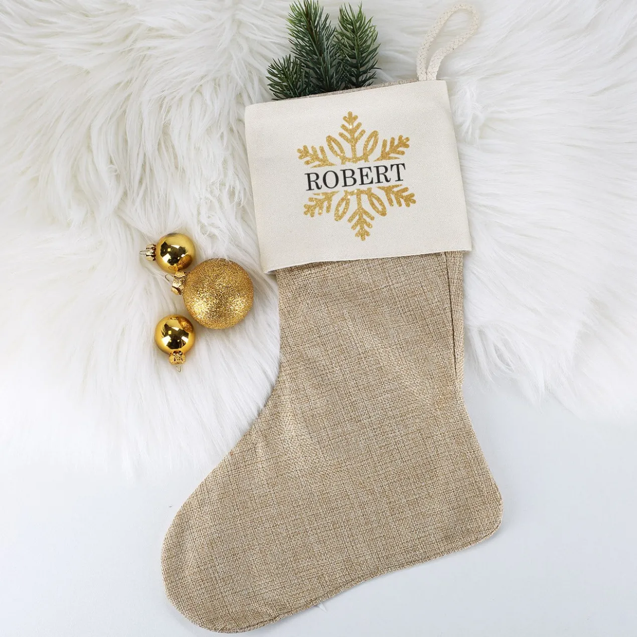 Weihnachtssocke mit goldenem Schneeflockenmotiv und Name bedruckt