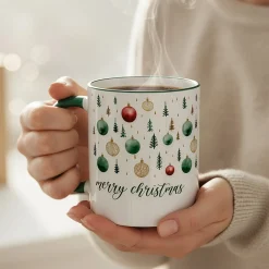 Weihnachtstasse 'Merry Christmas' mit Baumschmuck-Motiv | Festliche Keramiktasse zu Weihnachten