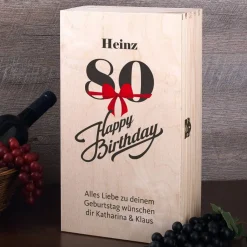 Weingeschenkset zum 80. Geburtstag mit graviertem Weinglas und Flasche in bedruckter Holzbox