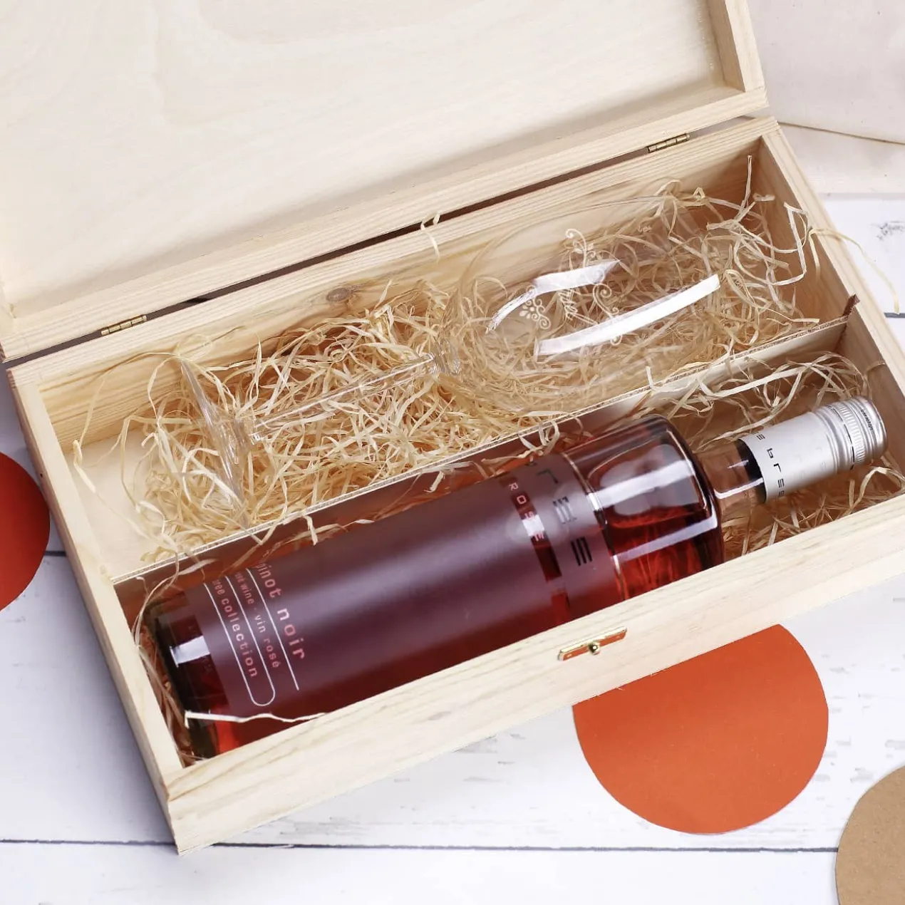 Weinset für die beste Oma mit graviertem Glas, BREE Wein und Holzbox