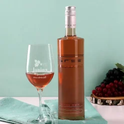 Wein-Set mit graviertem Glas - Egal, ob das Glas halb voll oder halb leer ist...
