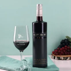 Wein-Set mit graviertem Glas - Egal, ob das Glas halb voll oder halb leer ist...