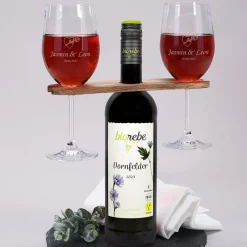 Wein-Set mit zwei Weingläsern, Weinbutler und bienenfreundlichem Biorebe Wein | Geschenk zur Hochzeit