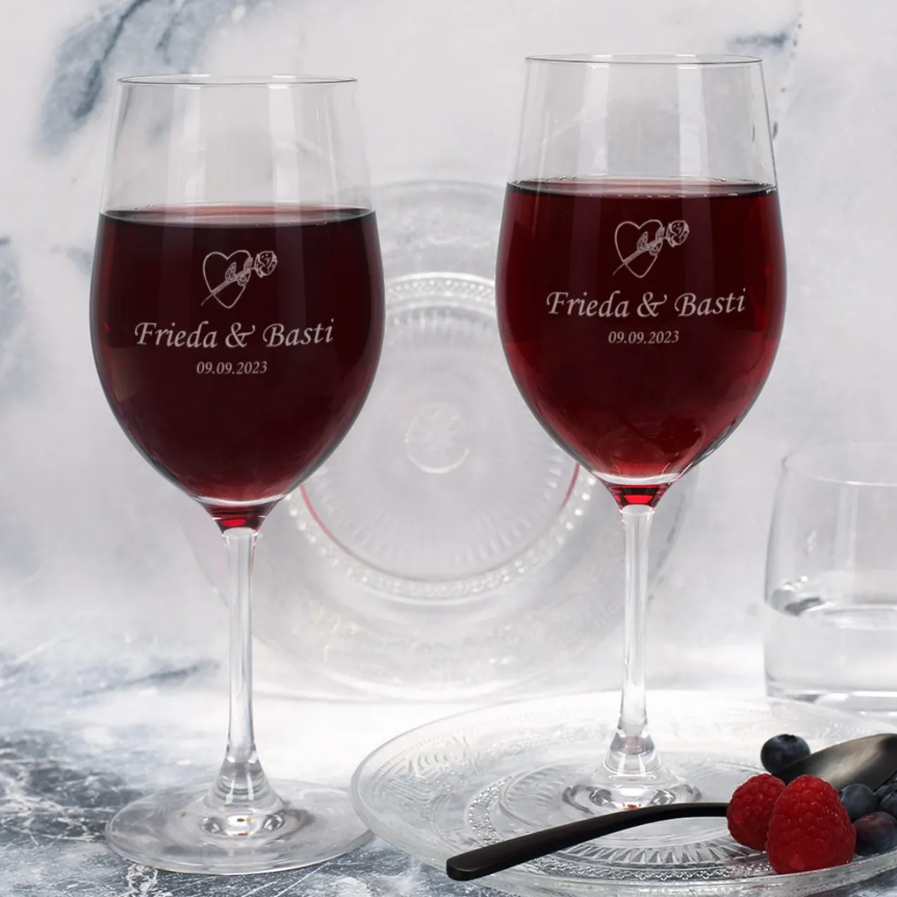 Wein-Set mit zwei Weingläsern, Weinbutler und bienenfreundlichem Biorebe Wein | Geschenk zur Hochzeit