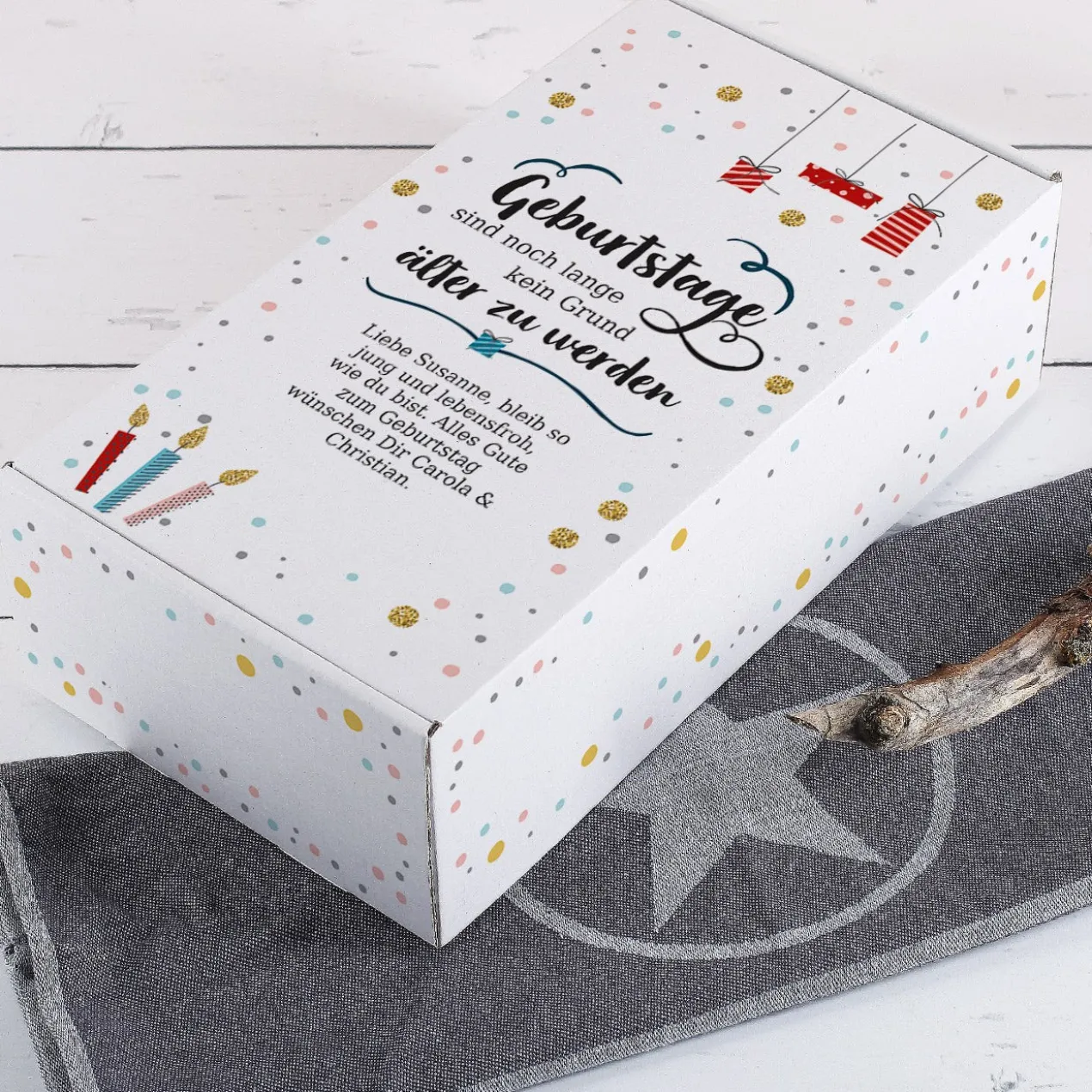 Wein-Set zum Geburtstag mit graviertem Glas in weißer Geschenkbox