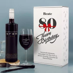 Weinset zum 80. Geburtstag mit Weinglas in bedruckter Geschenkverpackung
