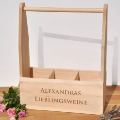 Weinträger aus Holz mit zwei Zeilen Wunschtext graviert