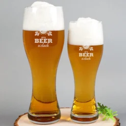 Weizenbierglas Beer o'clock mit Namensgravur in zwei Größen