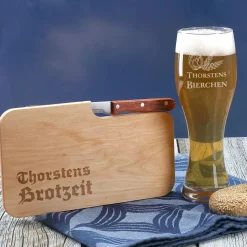 Weizenbierglas und Messerbrett Brotzeit mit Wunschnamen graviert