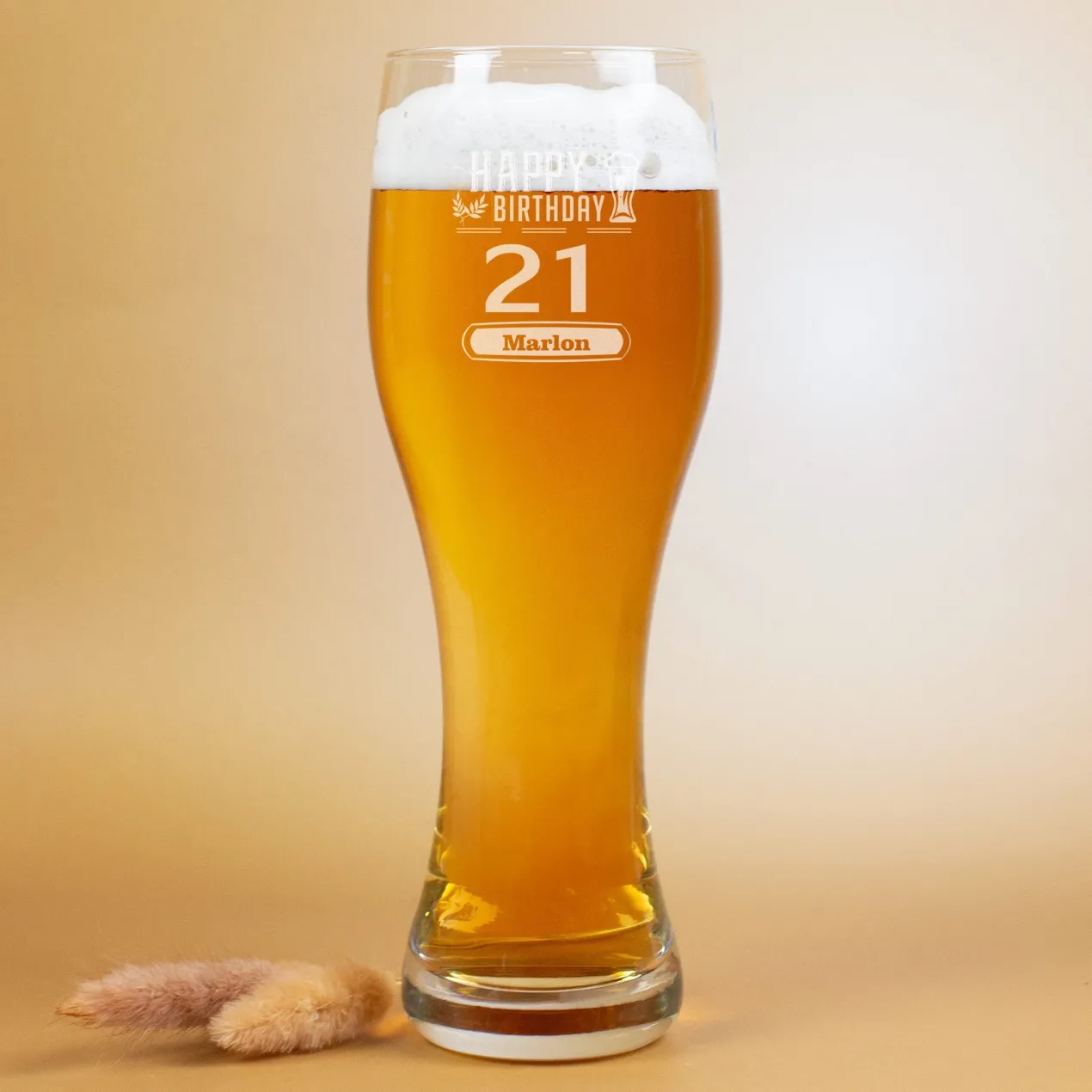 Weizenglas Happy Birthday mit persönlicher Gravur in zwei Größen