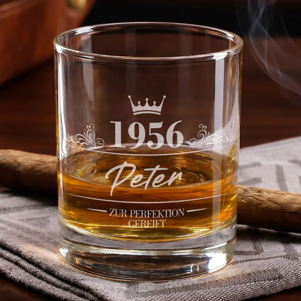 Whiskey Glas mit Gravur als Geschenk zum Geburtstag | Whiskyglas personalisiert mit Name, Jahr & Krone