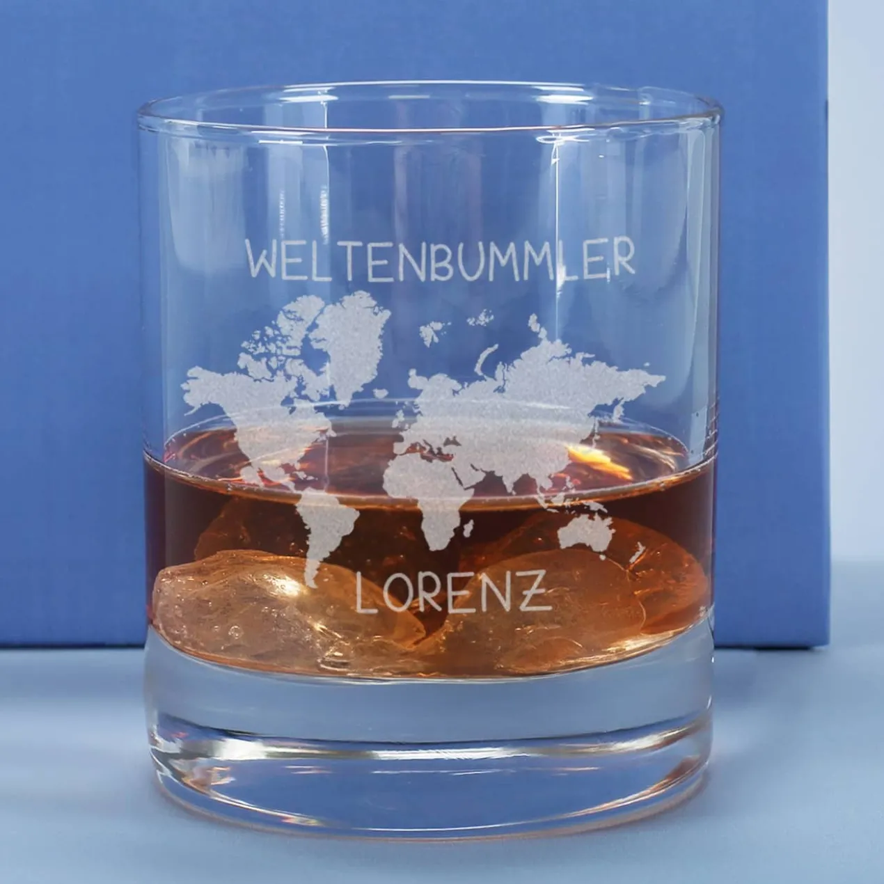 Whiskeyglas mit Weltenbummler Motiv und Namensgravur