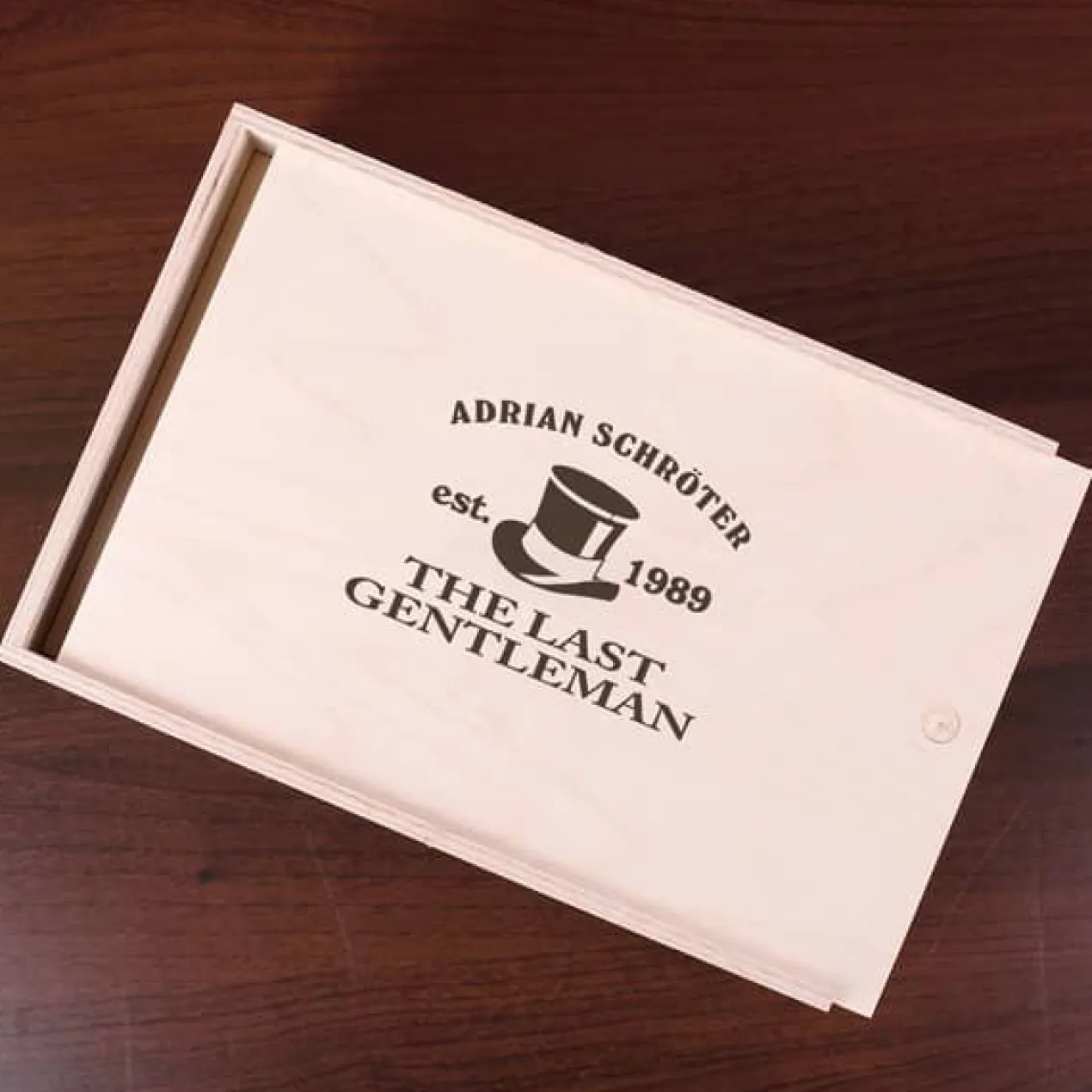 Whiskeyset mit 2 Gläsern und Bowmore Whisky für den Gentleman
