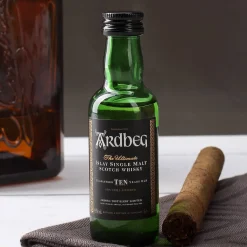 Whisky Geschenk-Set mit Ardbeg 10 Miniatur-Flasche und graviertem Glas