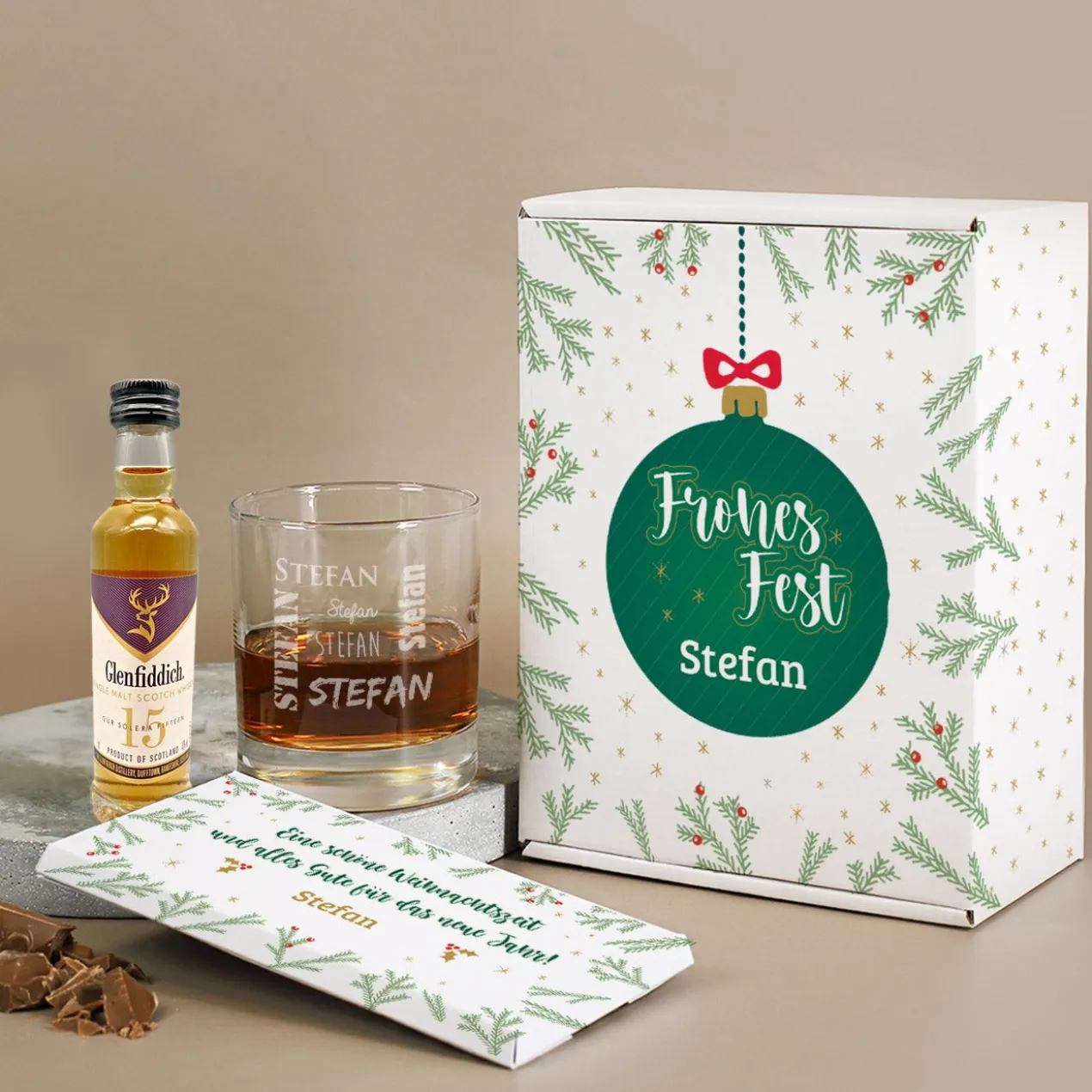 Whisky-Geschenkset zu Weihnachten mit Glenfiddich, graviertem Glas und Schokolade