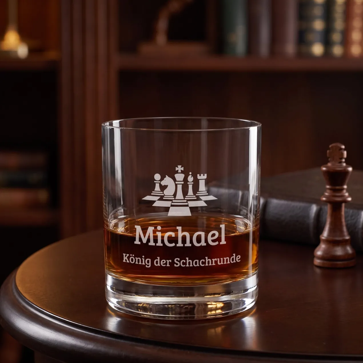 Whisky Glas für Schachspieler personalisiert mit Gravur | Whiskeyglas mit Schachfiguren Motiv