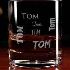 Whiskyglas mit Ihrem Namen in verschiedenen Schriftarten