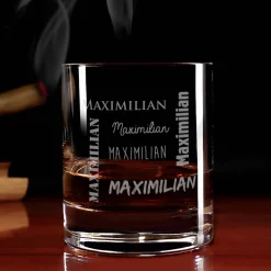Whiskyglas mit Ihrem Namen in verschiedenen Schriftarten