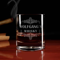 Whiskyglas mit Ornamentrahmen und Gravur ihres Wunschnamens