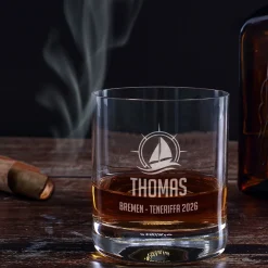 Whisky Glas zum Segeln personalisiert mit Gravur | 320 ml Whiskeyglas mit Segelboot Motiv